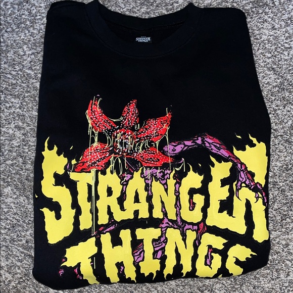 No Boundaries Stranger Things Crewneck Sweatshirt NWOT - Picture 1 of 3